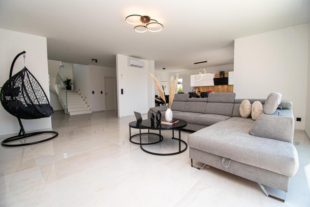 Villa Mina With A Private Pool In